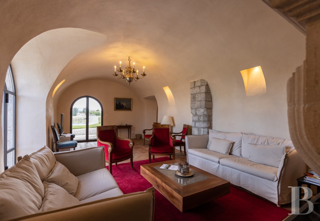 A former 17th-century farmhouse in the shadow of a chateau, in Saint-Alban-Auriolles in the Ardèche - photo  n°7